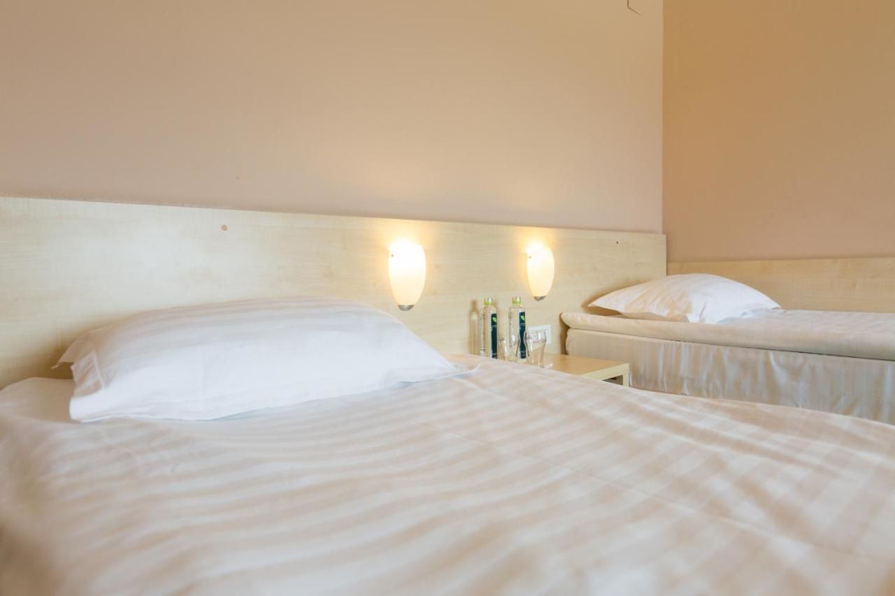 Отель Stop Hotel Брашов