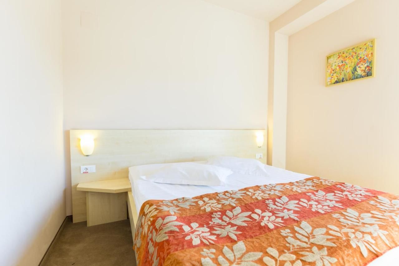 Отель Stop Hotel Брашов