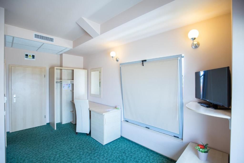 Отель Stop Hotel Брашов